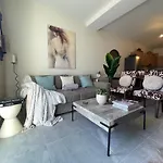 Ta Phyllis - & With Sunset & Sea Views *