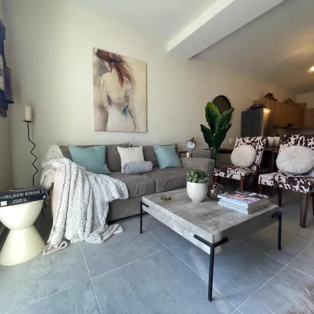 Ta Phyllis - & With Sunset & Sea Views *